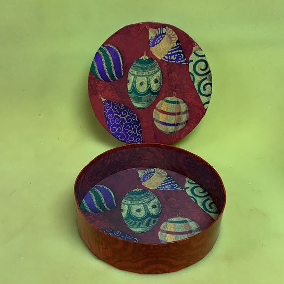 Hark & Gloria Snowflake Plates - Picture 2 of 8